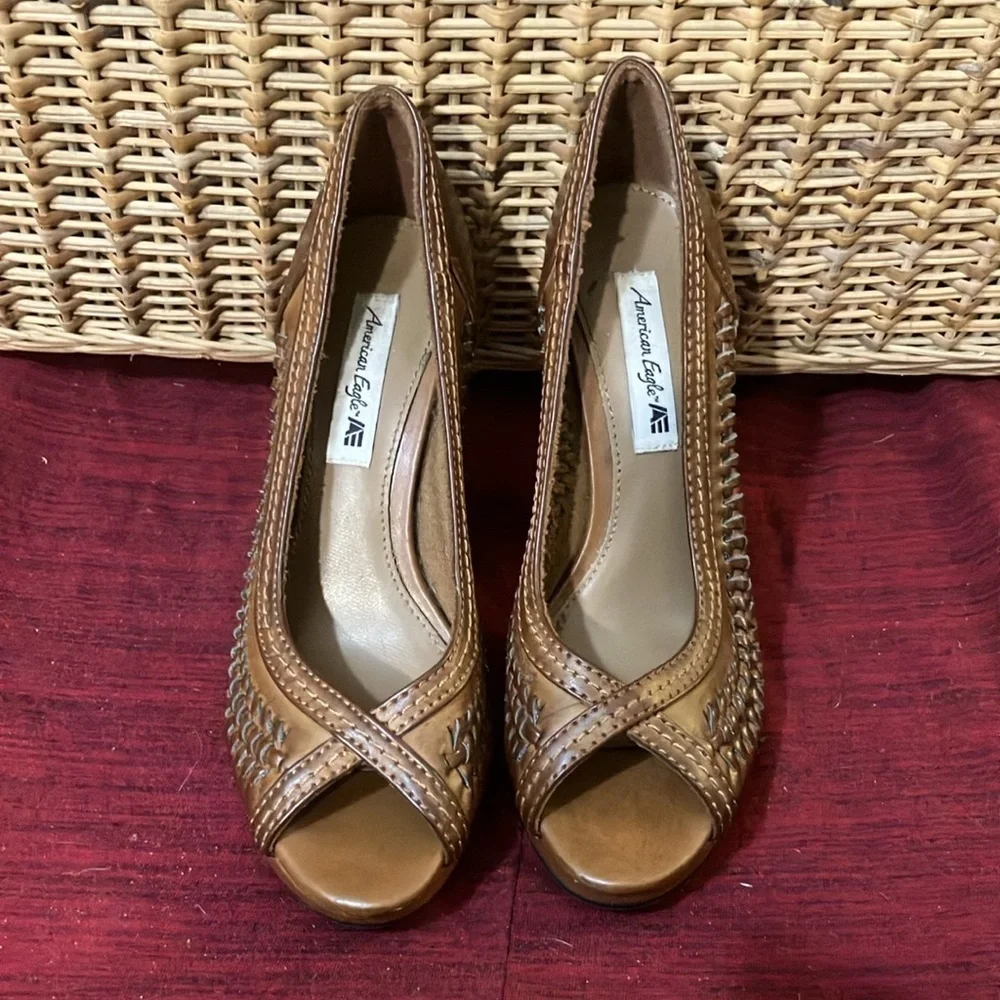 American eagle 4” heel open tie basket weave shoes